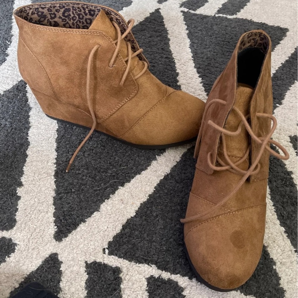 City Classified Womens Wedge Booties Heels Size 10